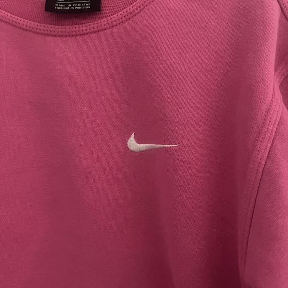 Nike Pink Crewneck Sweater Vibrant Fleece - Picture 14 of 16